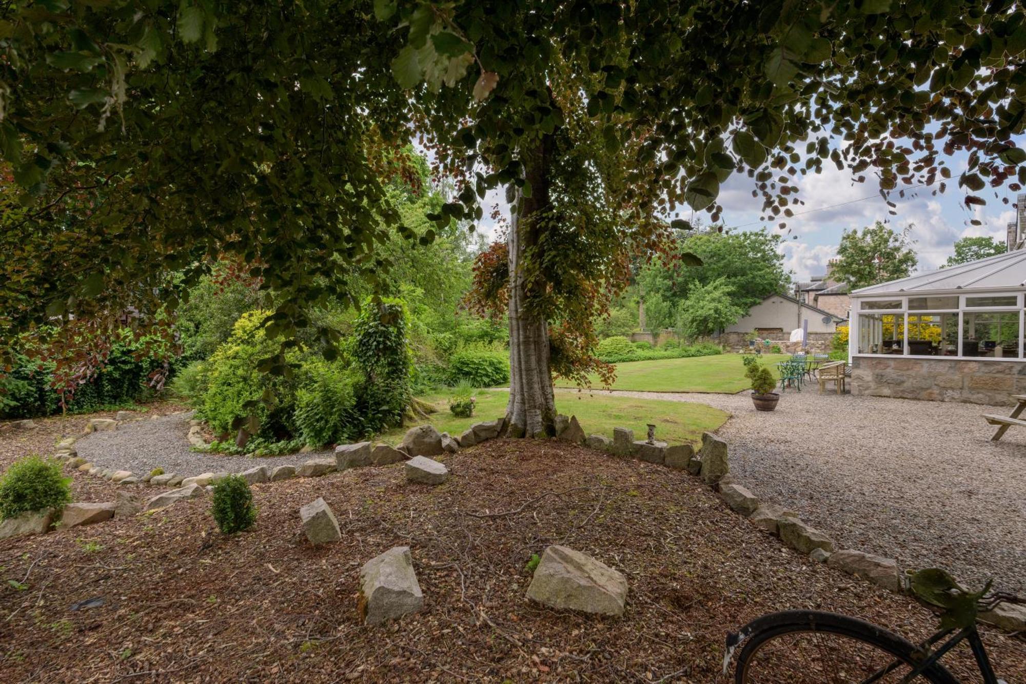 No 45, Ballater Hotel Exterior photo